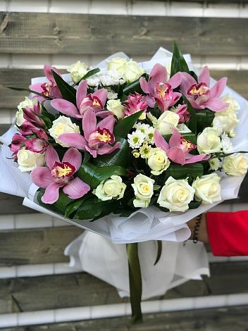 Букет цветов из: Розы и Хризантемы в Советской Гавани