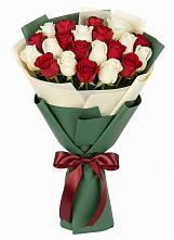 Микс из красных и белых роз в Советской Гавани Букет Микс из красных и белых роз в Советской Гавани