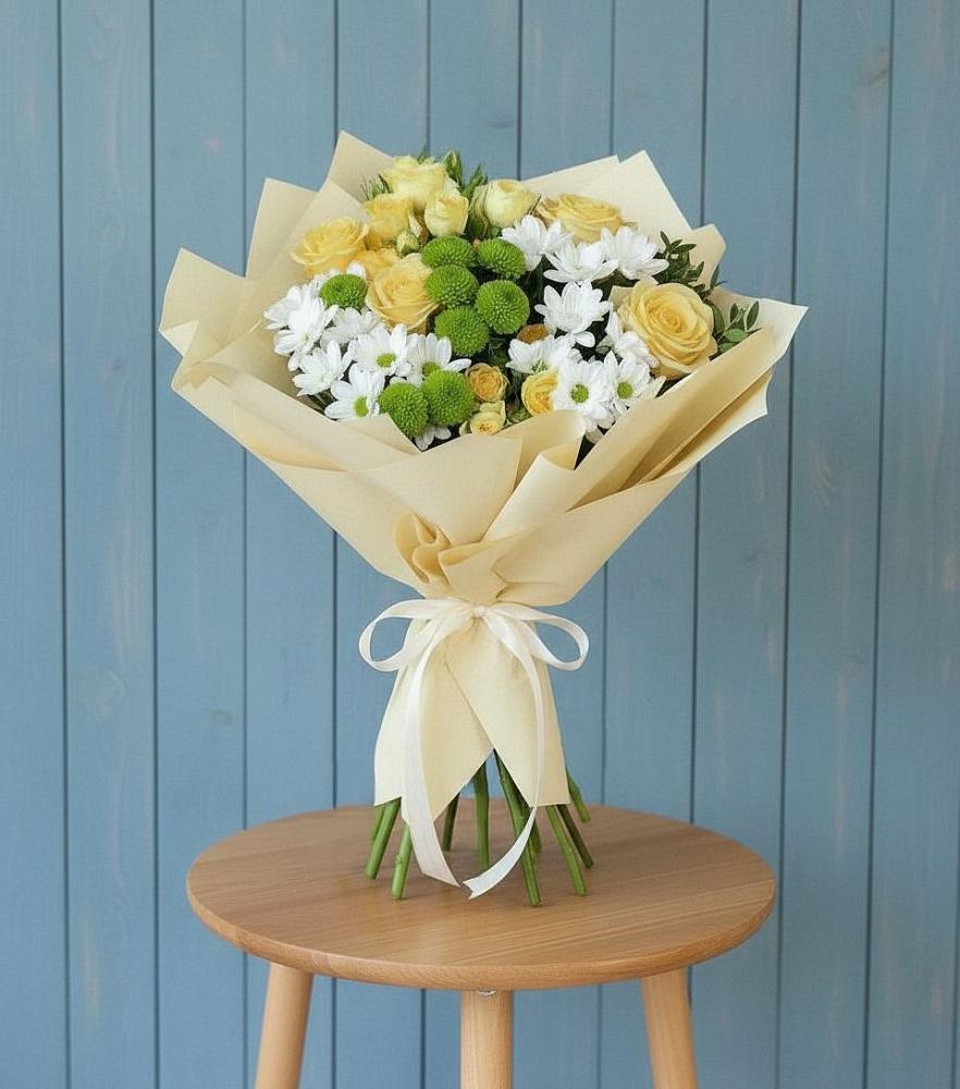 Букет цветов из: Хризантемы и Розы в Советской Гавани