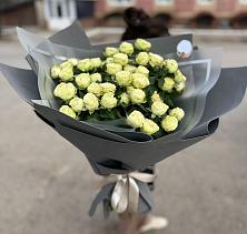 Букет Белые кустовые розы Солинеро в Советской Гавани
