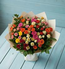 Букет Микс из разноцветных кустовых роз в Советской Гавани